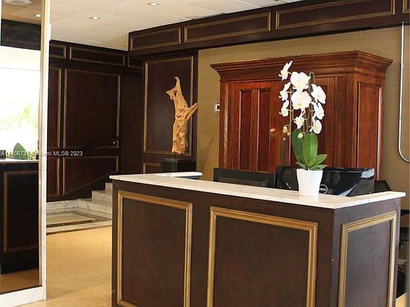 5th image of 625 Biltmore Way APT 104