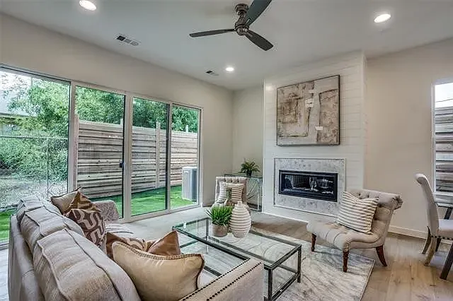 1518 Villars St — Photo 22