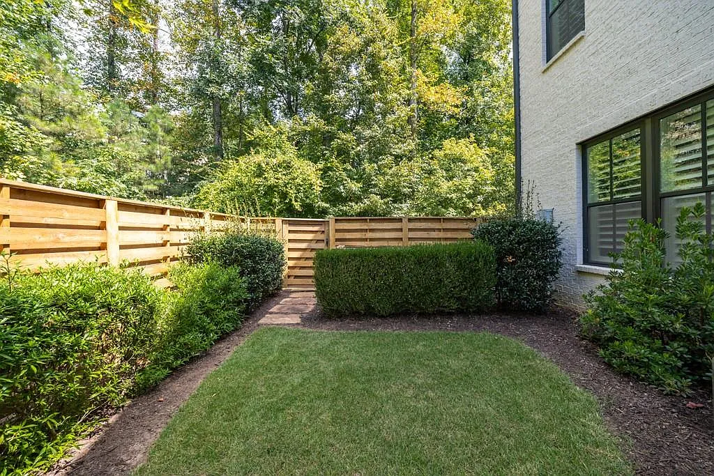 3 bed, 3.5 bath, 3785 sqft, $5,000 — Photo 2
