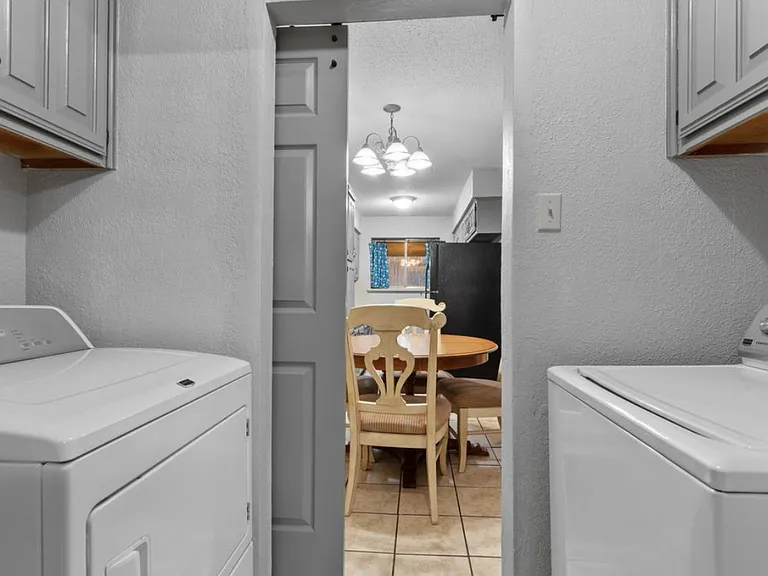 1601 White Oak Ct — Photo 5