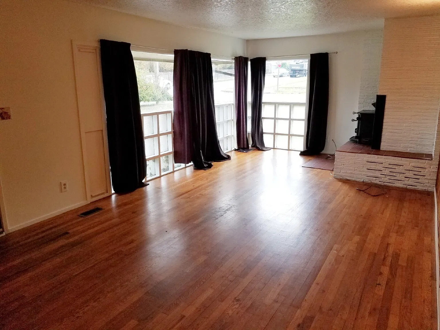 3 bed, 2.0 bath, $2,100 — Photo 2