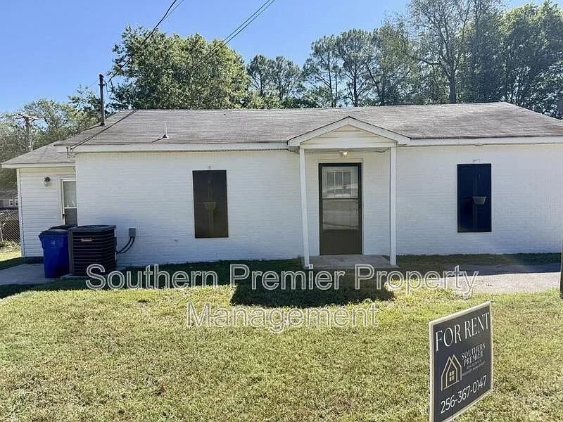2 bed, 1.0 bath, 1064 sqft, $1,050 — Photo 2