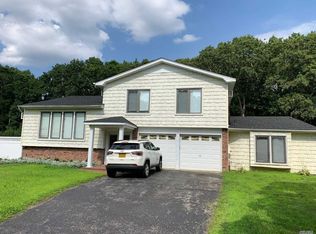 11 Sparrow Dr, Coram, NY 11727