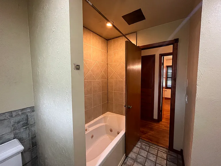 511 Fleetwood Dr — Photo 11