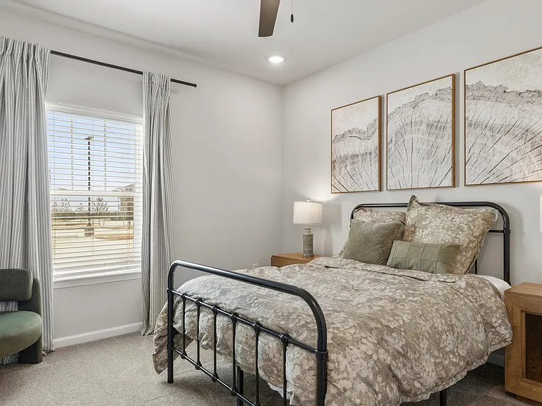 Whispering Pointe Apartments — Photo 36