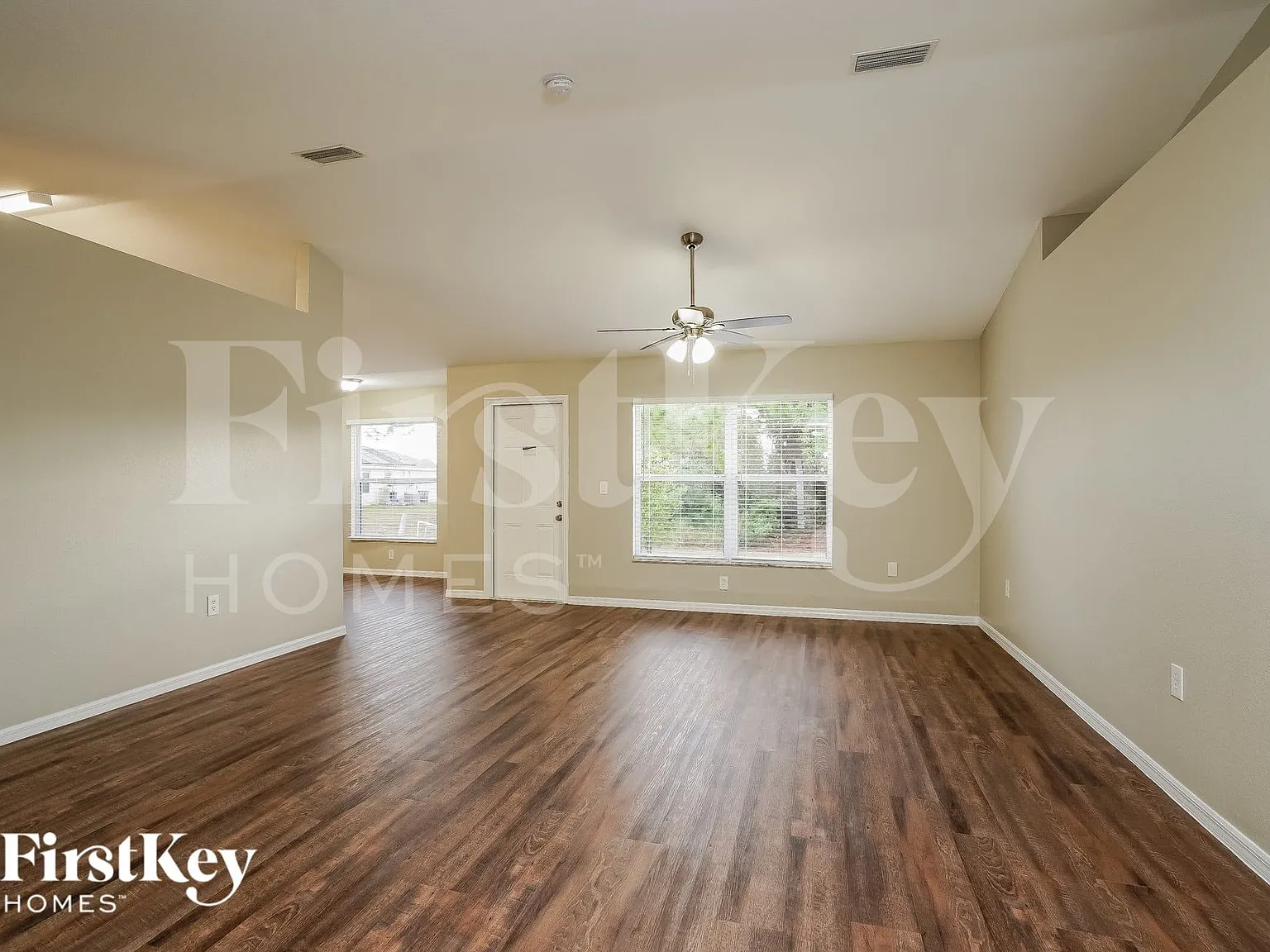 4 bed, 2.0 bath, 2246 sqft, $2,275 — Photo 2