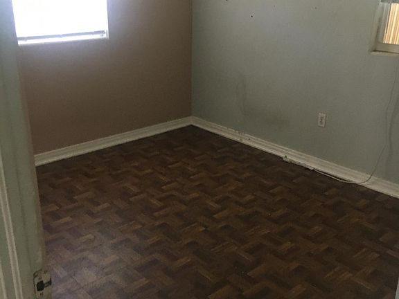 3rd image of 1048 W Fairbanks Ave