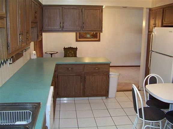 3rd image of 15437 Hickox Blvd