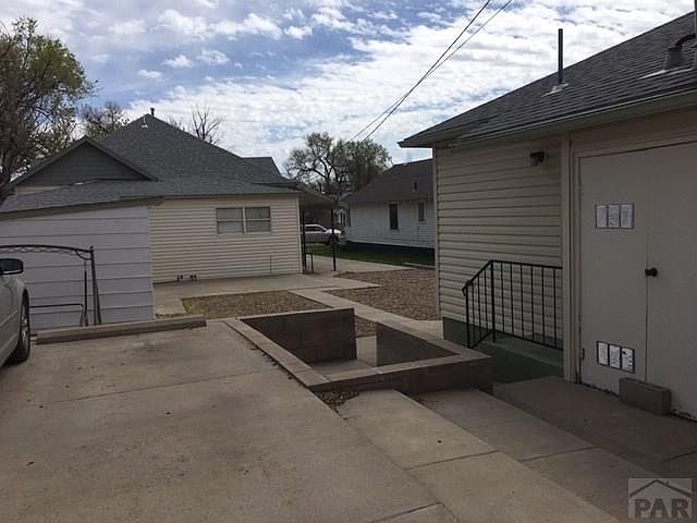 2nd image of 606 Santa Fe Ave