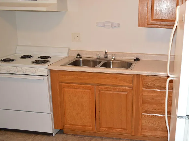 210 Ridge Dr — Photo 3