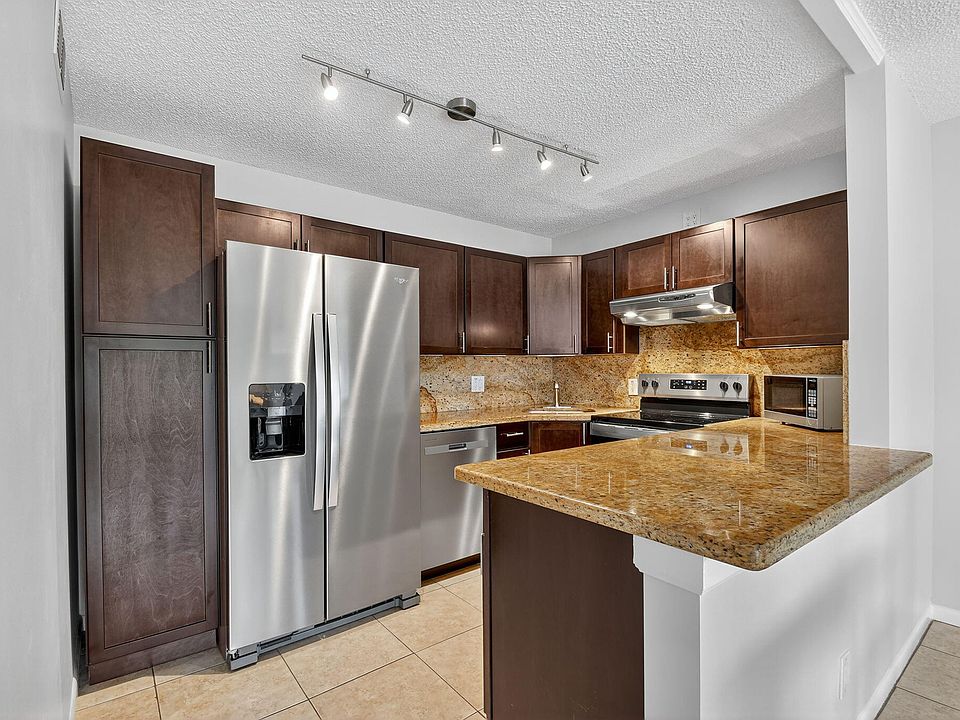 1st image of 1002 Green Pine Boulevard #C2