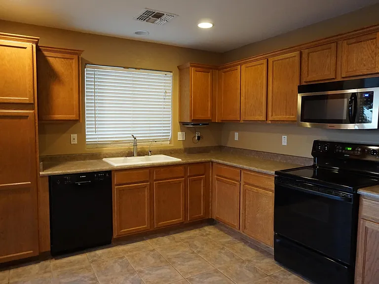 42263 W Oakland Dr — Photo 5