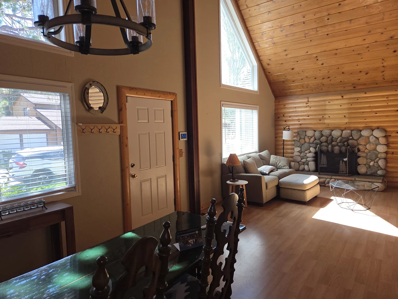 3 bed, 1340 sqft, $3,400 — Photo 3