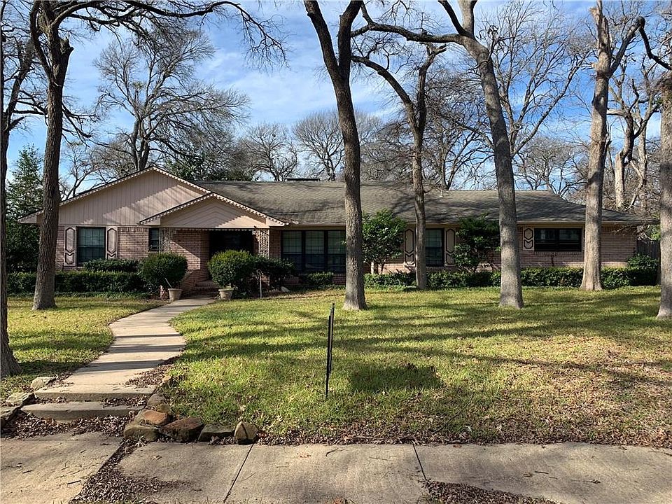 1st image of 3205 Medina Dr