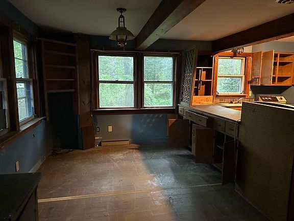 5th image of 42 Brandt Beach Ave