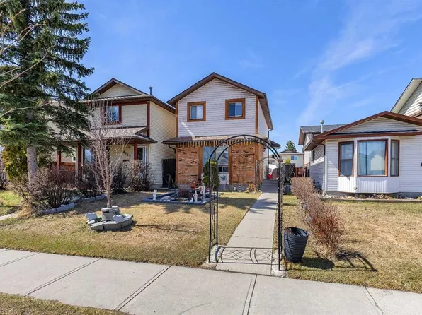 4811 E 60th St NE, Calgary, AB T1Y 5B8