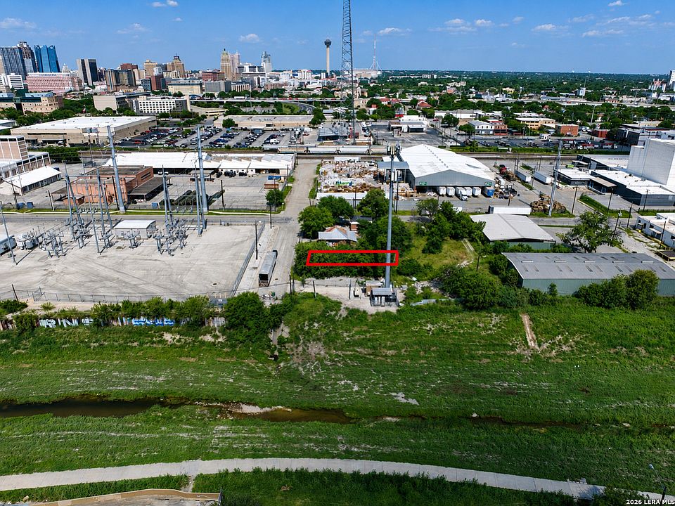 2nd image of 908 & 910 San Luis St LOT 5