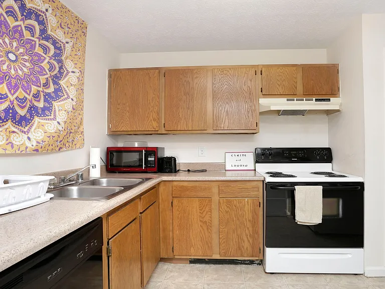 330 Rose Street — Photo 36