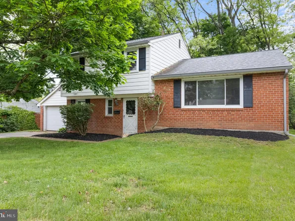 825 Adams Dr, Brookhaven, PA 19015