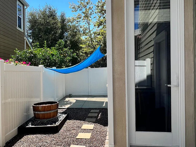 3591 Sacramento Dr — Photo 2