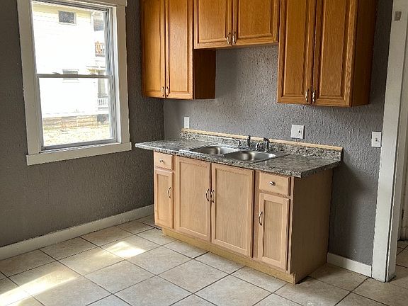 4th image of 10408 Parkgate Ave