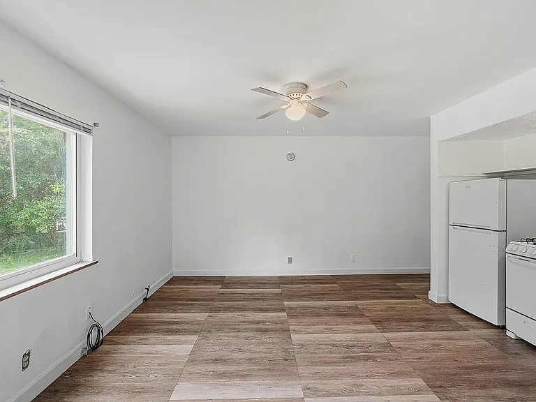 1528 Sutton Ave #2 — Photo 5