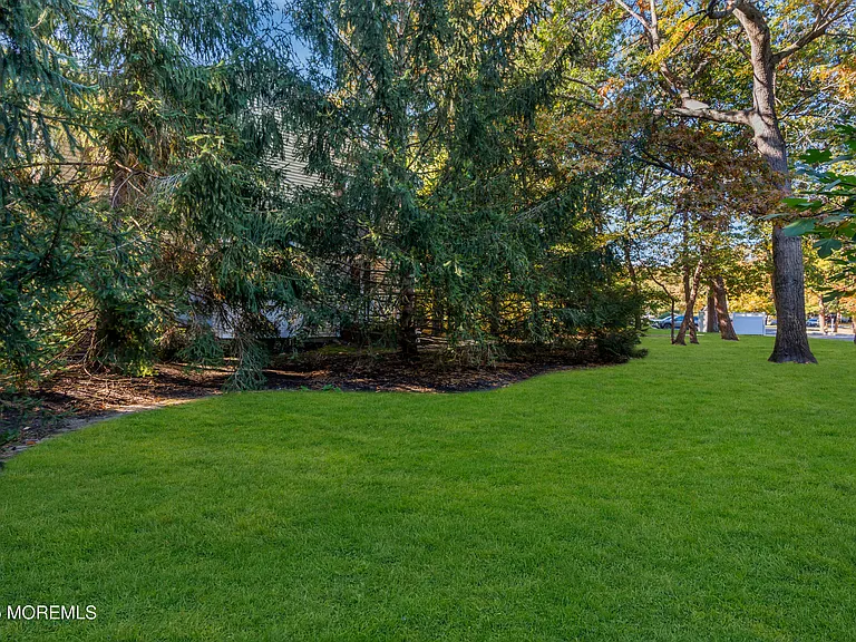 31 Lexington Ct — Photo 38