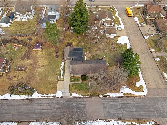 3rd image of 1761 2ND STREET NORTH