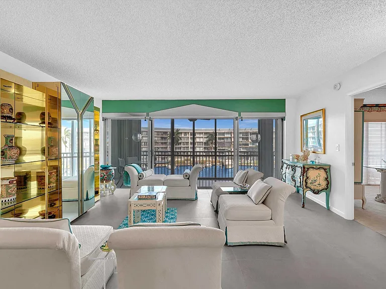 1537 E Hillsboro Blvd #438 — Photo 18