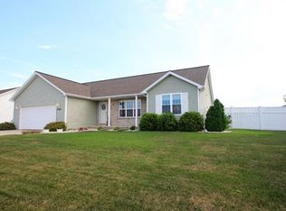 2348 Oak Ridge Cir, De Pere, WI 54115