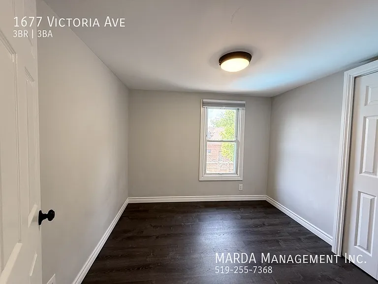1677 Victoria Ave — Photo 23