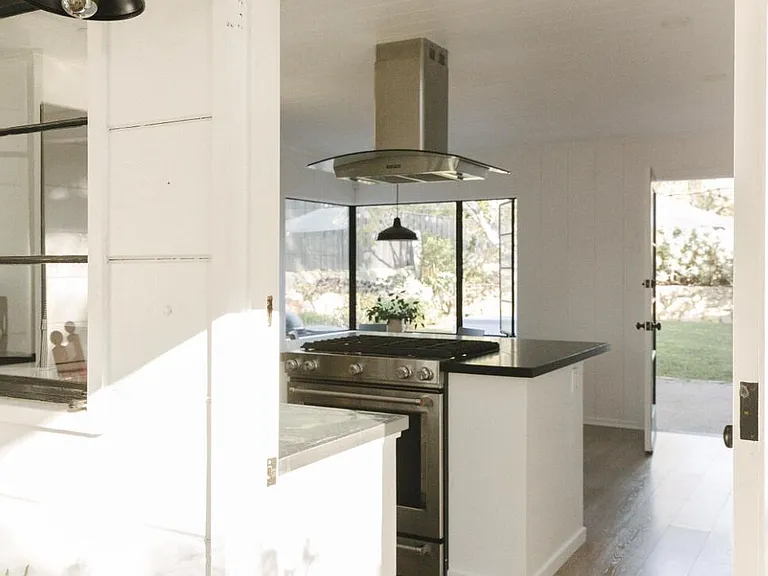696 Romero Canyon Rd — Photo 15