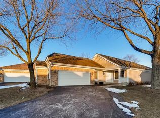 414 Park Barrington Dr, Barrington, IL 60010