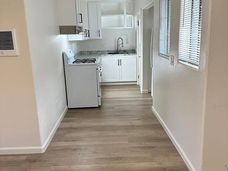 5066 Voltaire St #4 — Photo 2