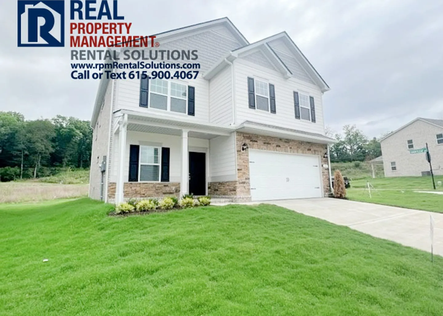 Gorgeous all brick home in Antioch! Attached garage and on a corner lot! — Photo 3