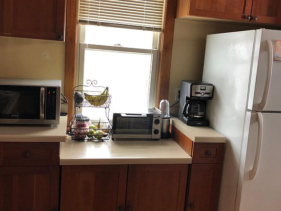 5th image of 136 Wilder St N #2