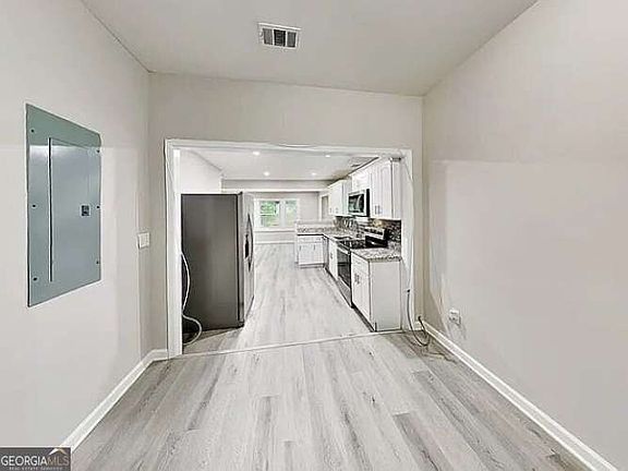 5th image of 2609 Hood Ave NW