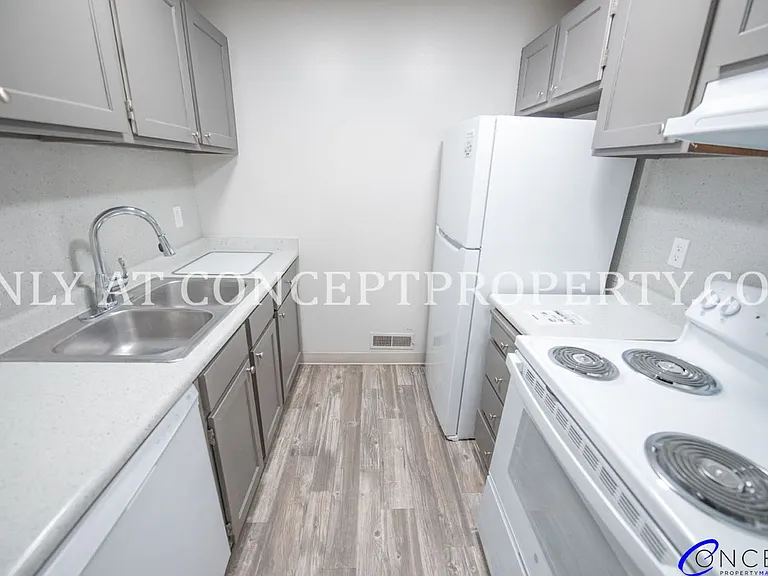 Foothill Terrace — Photo 78