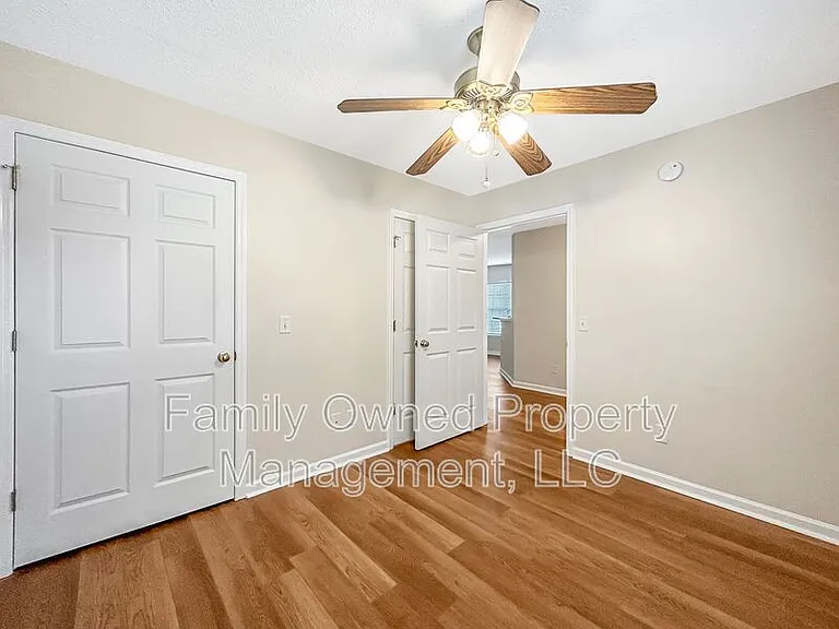 112 Stewart Pl — Photo 5