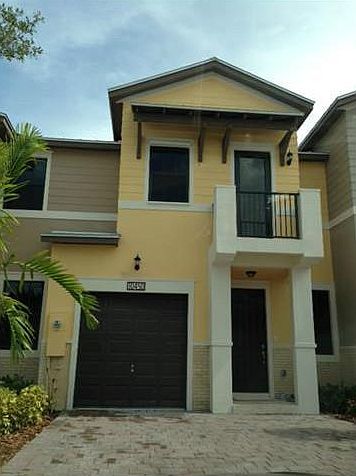 2nd image of 10440 NW 58th Ter