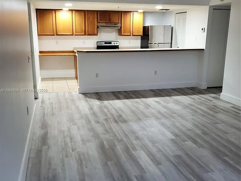 9909 Westwood Dr #121 — Photo 8