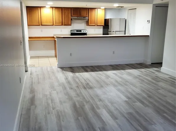 9909 Westwood Dr #121, Tamarac, FL 33321