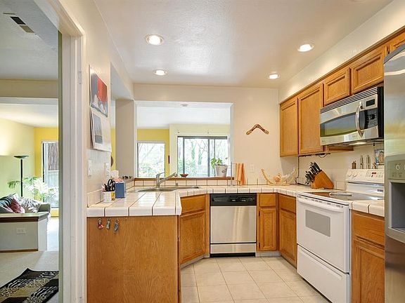 4th image of 203 Sherland Ave