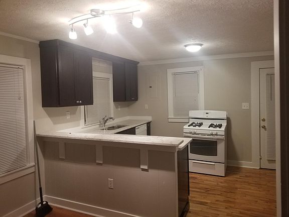 3rd image of 928 E 13th Ave