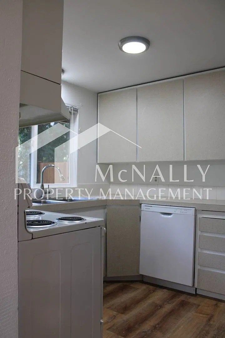 4712 Reid Dr — Photo 3