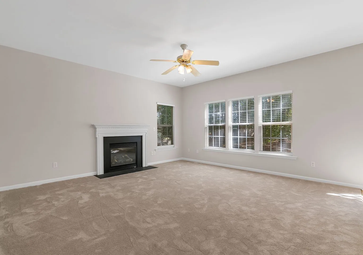 Spacious home in Orchard Farms Community! — Photo 2