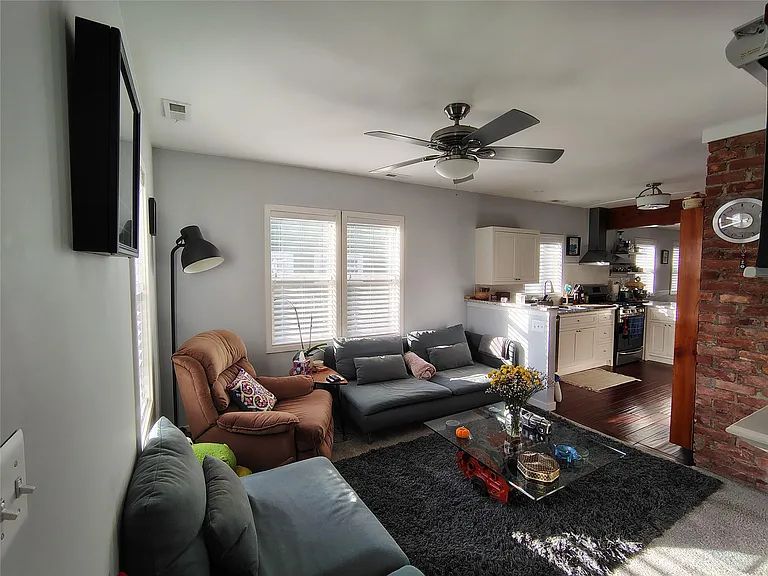 241 N Helen Ave — Photo 14