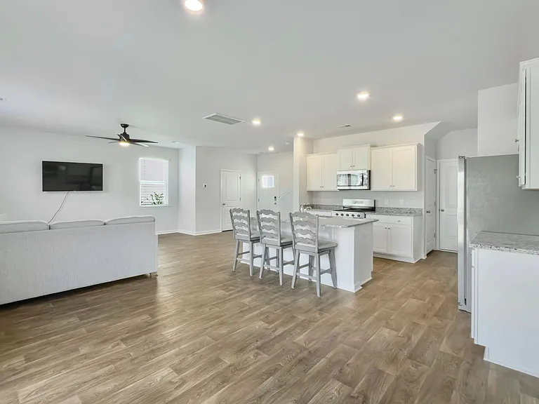 298 Watersglen Dr — Photo 11