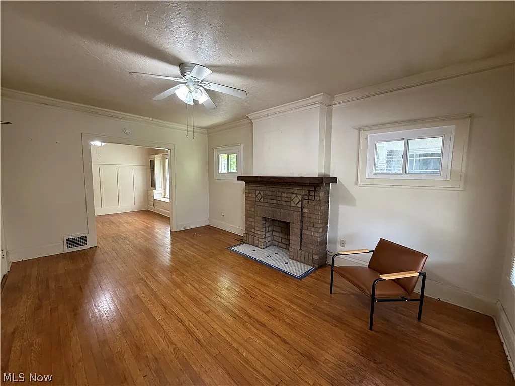 1 bed, 1.0 bath, 921 sqft, $1,200 — Photo 3