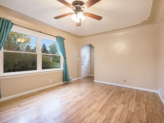 2nd image of 536 Cloverdale Ave NW